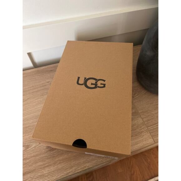 NIB UGG Cozetta Curly Faux Plush Sheepskin Graphic Slipper Black Size: 7 NWB - Picture 7 of 9